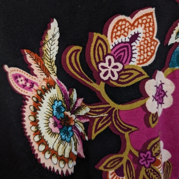 🌺🖤🌺 VELDÁ SHRUG 🌺🖤🌺 - Picture 2 of 8